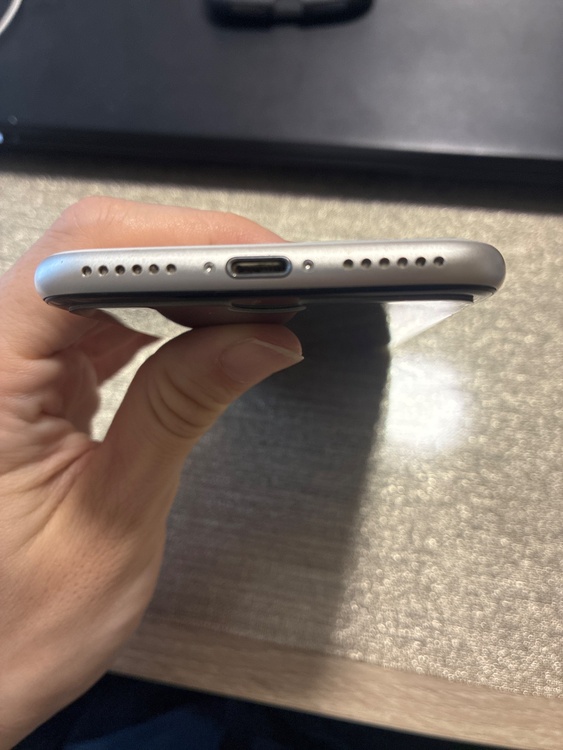 iPhone iPhone SE (第 3 世代) 64GB SIMフリー（スマホ）の商品画像 - 査定依頼日：2026年7月29日 - 最高査定価格：14,000円