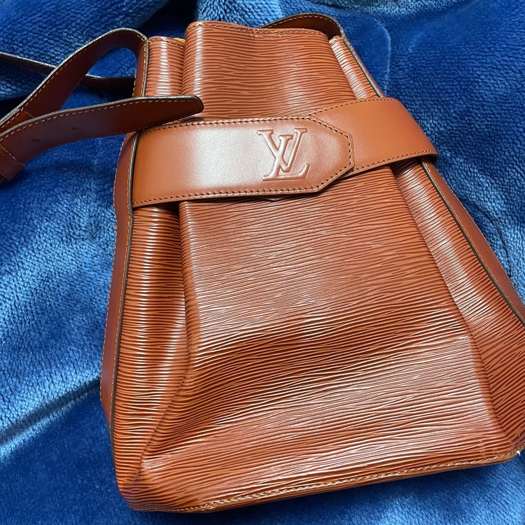 ルイヴィトン エピ （ブランドバッグ）の商品画像 - 査定依頼日：2023年4月24日 - 最高査定価格：40,000円