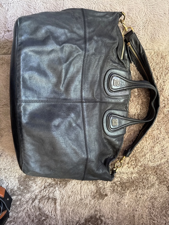 GIVENCHY ナイチンゲール ラージ（ブランドバッグ）の商品画像 - 査定依頼日：2026年10月9日 - 最高査定価格：70,000円