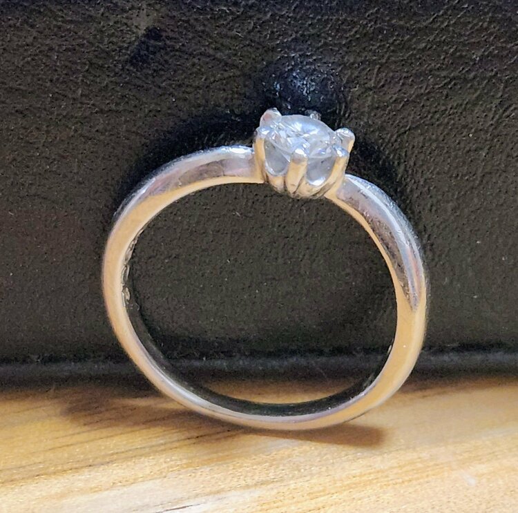 ダイヤモンド（金・貴金属）の商品画像 - 査定依頼日：2026年3月6日 - 最高査定価格：150,000円