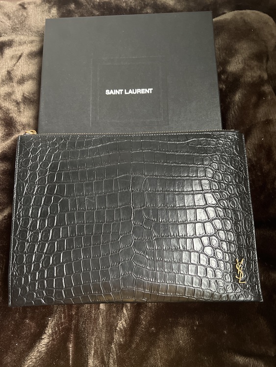 SAINT LAURENT TINY MONOGRAM クラッチバッグ（ブランドバッグ）の商品画像 - 査定依頼日：2022年4月4日 - 最高査定価格：40,000円