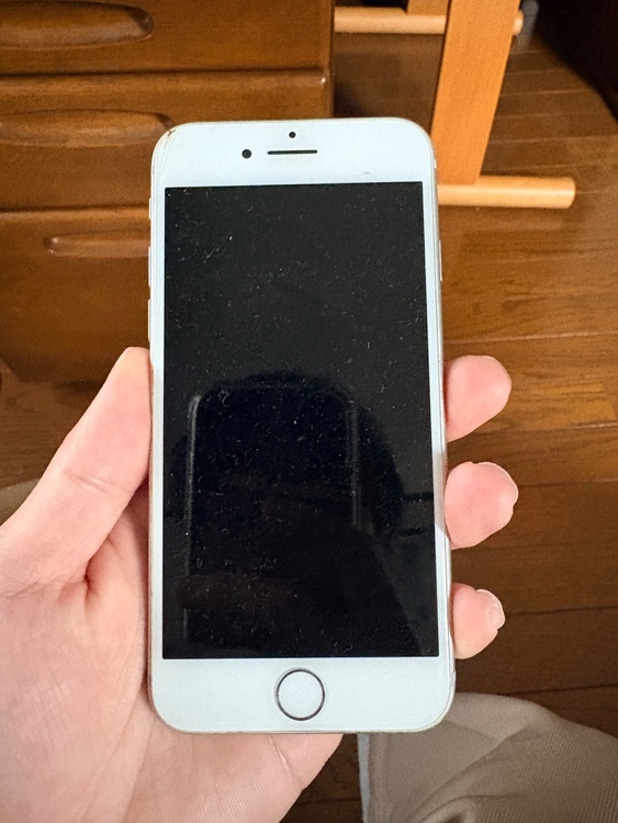 iPhone 8（スマホ）の商品画像 - 査定依頼日：2026年5月3日 - 最高査定価格：2,000円