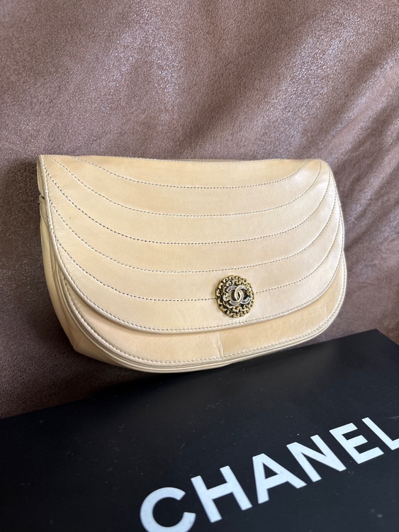 ハーフムーン（ブランドバッグ）の商品画像 - 査定依頼日：2026年3月3日 - 最高査定価格：80,000円