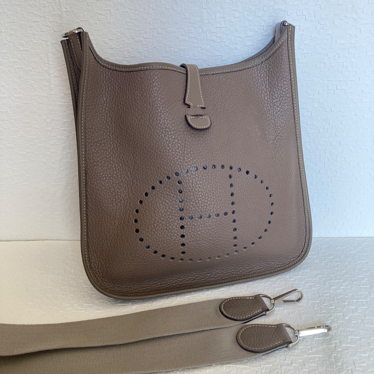 PM（ブランドバッグ）の商品画像 - 査定依頼日：2025年11月30日 - 最高査定価格：160,000円