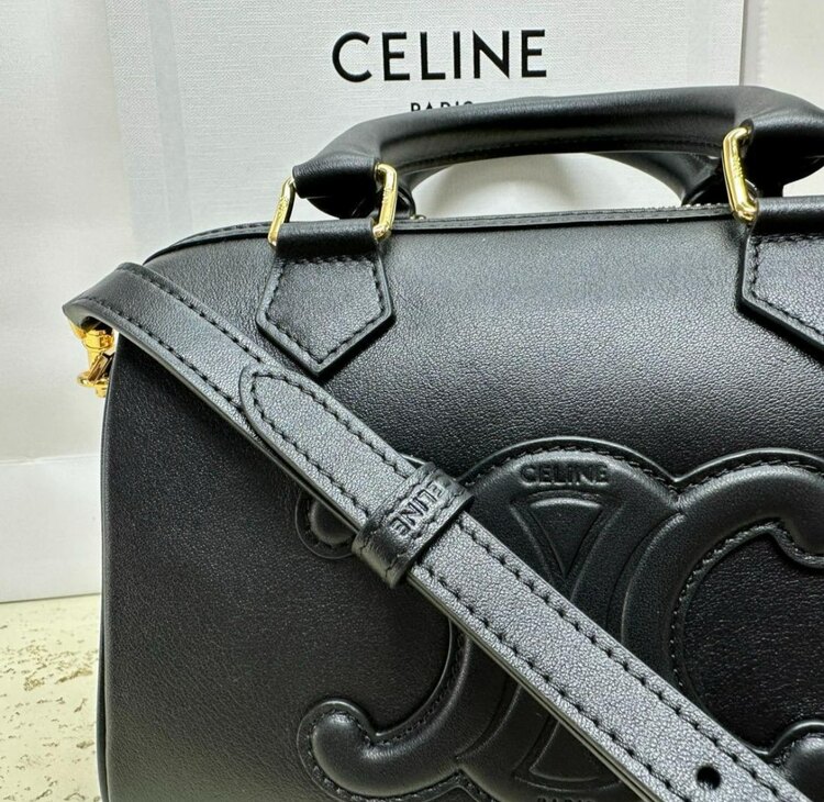 セリーヌ  （ブランドバッグ）の商品画像 - 査定依頼日：2025年2月19日 - 最高査定価格：210,000円