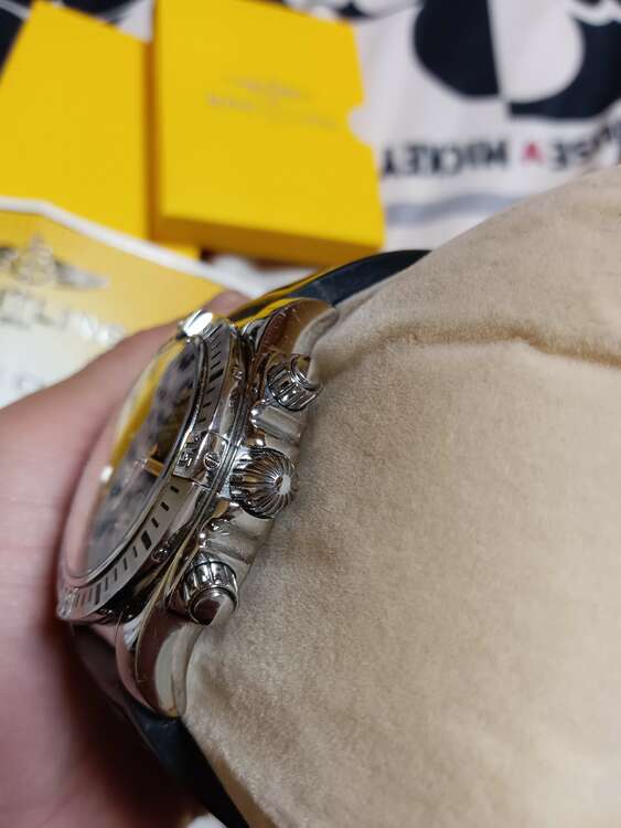 ブライトリングab0115（高級時計）の商品画像 - 査定依頼日：2025年3月5日 - 最高査定価格：410,000円