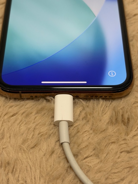 Au iphone11 pro（スマホ）の商品画像 - 査定依頼日：2026年5月23日 - 最高査定価格：18,000円