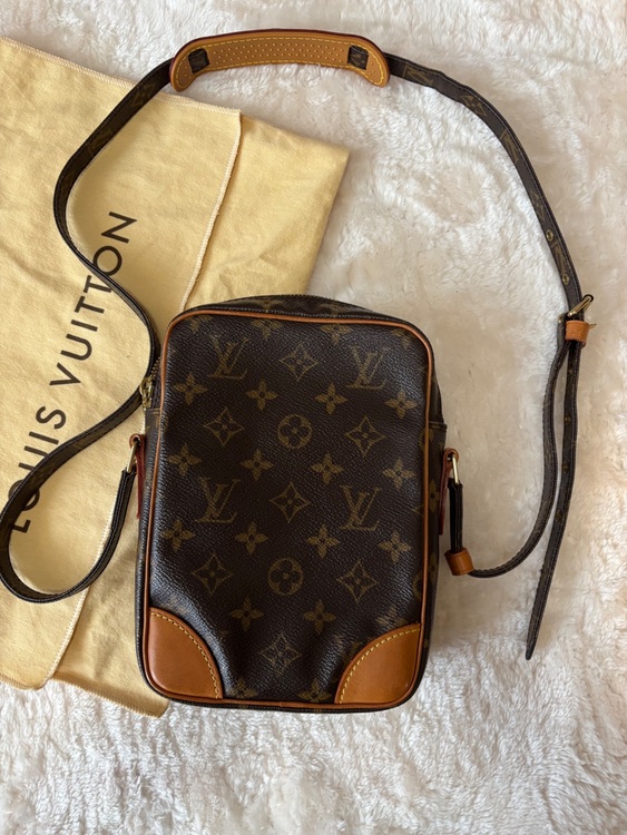 ダヌーブ（ブランドバッグ）の商品画像 - 査定依頼日：2025年11月28日 - 最高査定価格：70,000円