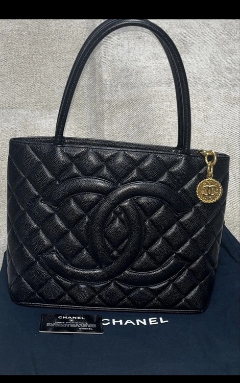 CHANEL 復刻トート　マトラッセ　ブラック　キャビア　バッグ　ハンドル自立（ブランドバッグ）の商品画像 - 査定依頼日：2026年4月10日 - 最高査定価格：220,000円
