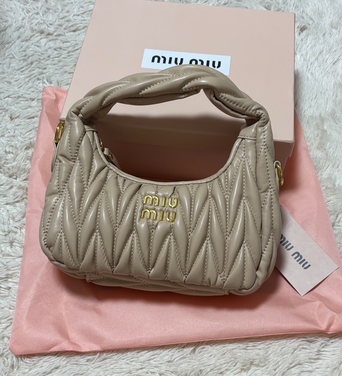 ミュウミュウ  （ブランドバッグ）の商品画像 - 査定依頼日：2025年9月20日 - 最高査定価格：146,000円