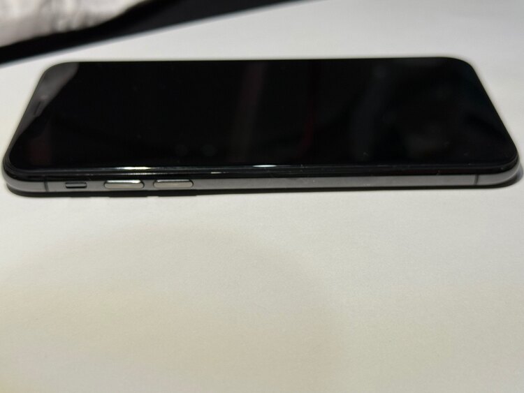 iPhoneXs 256G スペースグレー（スマホ）の商品画像 - 査定依頼日：2025年4月18日 - 最高査定価格：17,000円