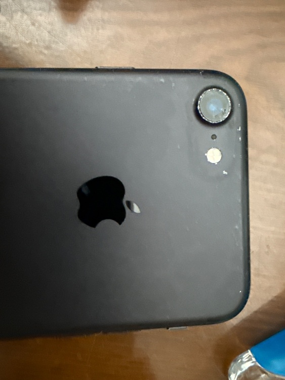 iPhone7 32GB au（スマホ）の商品画像 - 査定依頼日：2026年4月15日 - 最高査定価格：1,500円