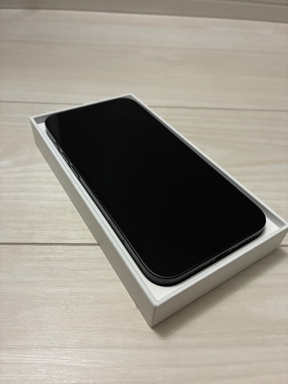 iPhone 16e 128GB SIMフリー（スマホ）の商品画像 - 査定依頼日：2026年1月16日 - 最高査定価格：58,998円