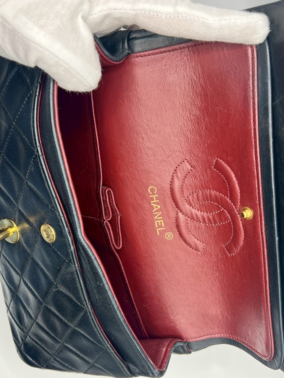 ダブルチェーンダブルフラップマトラッセ23ブラック（ブランドバッグ）の商品画像 - 査定依頼日：2025年12月17日 - 最高査定価格：200,000円