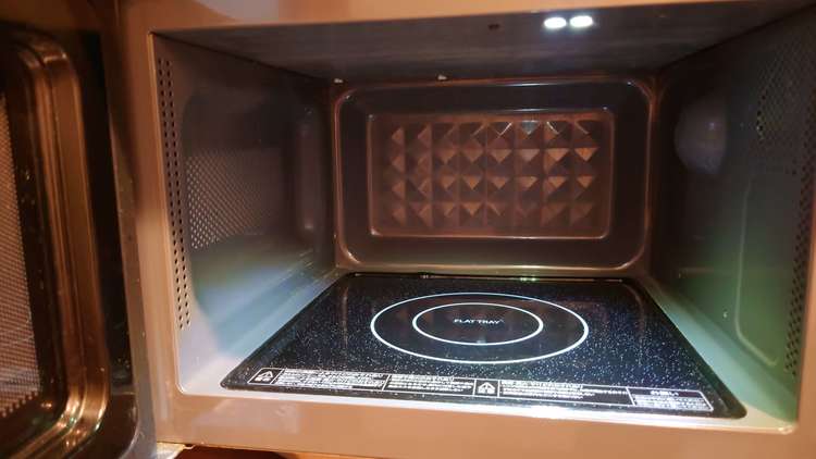 東芝 電子レンジ 17L ホワイトTOSHIBA ER-SM17-W（家電）の商品画像 - 査定依頼日：2022年11月8日 - 最高査定価格：1,500円