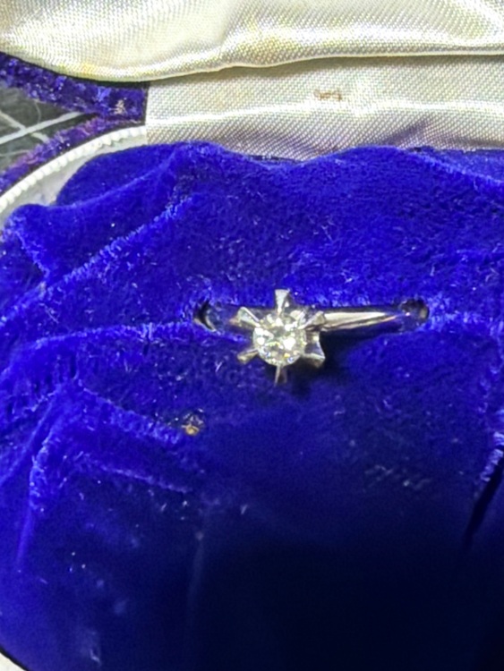 ダイヤ（金・貴金属）の商品画像 - 査定依頼日：2025年11月24日 - 最高査定価格：100,000円