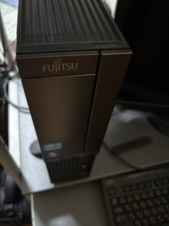 ESPRIMO DH70/DN（PC・タブレット）の商品画像 - 査定依頼日：2025年5月19日 - 最高査定価格：1,000円