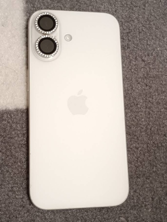 iPhone 16 256GB au（スマホ）の商品画像 - 査定依頼日：2026年1月24日 - 最高査定価格：86,000円