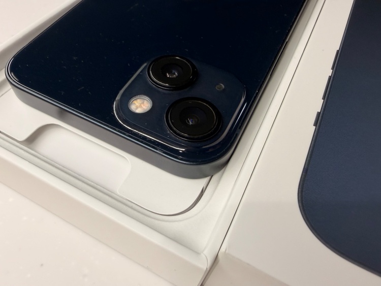 iPhone13 黒 128GB（スマホ）の商品画像 - 査定依頼日：2026年8月29日 - 最高査定価格：40,000円