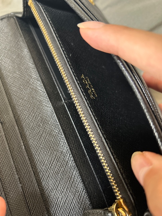 サフィアーノレザー  品番1MH132_QWA_F0002（ブランド財布・小物）の商品画像 - 査定依頼日：2025年9月29日 - 最高査定価格：12,000円