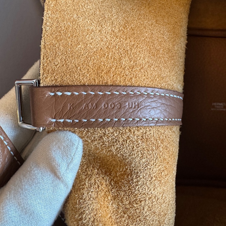 エルメス ピコタンロックMM ゴールド (シルバー金具)（ブランドバッグ）の商品画像 - 査定依頼日：2025年8月24日 - 最高査定価格：550,000円