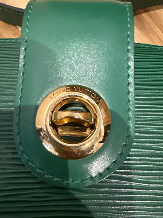 M52254（ブランドバッグ）の商品画像 - 査定依頼日：2025年12月15日 - 最高査定価格：40,000円