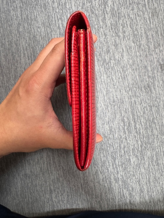 ルイヴィトン　エピ　レザー　長財布（ブランドバッグ）の商品画像 - 査定依頼日：2026年1月30日 - 最高査定価格：8,000円