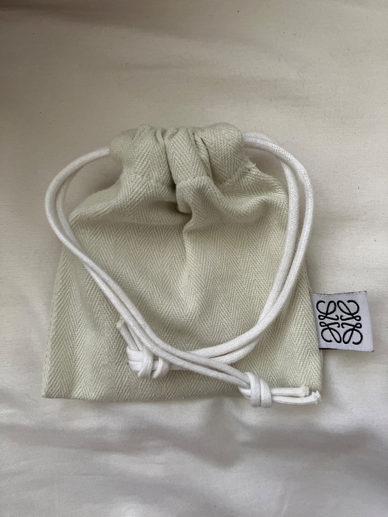 LOEWE アナグラム ブローチ（金・貴金属）の商品画像 - 査定依頼日：2026年3月9日 - 最高査定価格：100,000円