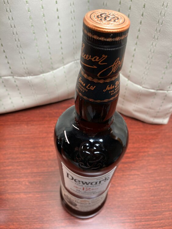 デュワーズ12年ブレンデッド40度　700ml （お酒）の商品画像 - 査定依頼日：2025年3月21日