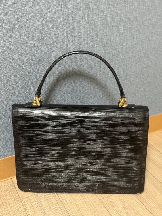 ルイヴィトン エピ （ブランドバッグ）の商品画像 - 査定依頼日：2025年10月21日 - 最高査定価格：20,000円