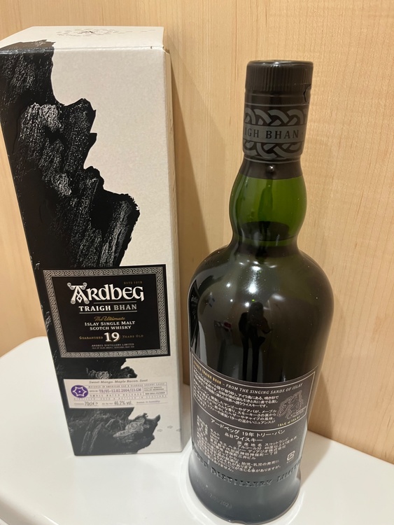 アードベッグトリーバン19年（お酒）の商品画像 - 査定依頼日：2026年3月29日 - 最高査定価格：26,000円