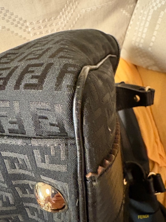 フェンディ  （ブランドバッグ）の商品画像 - 査定依頼日：2025年9月17日 - 最高査定価格：43,000円