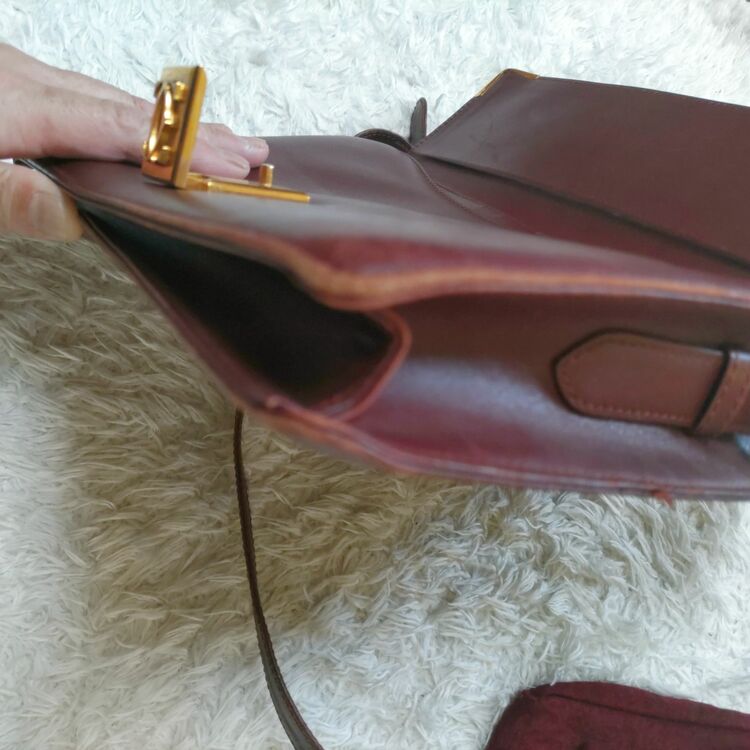 カルティエ ショルダーバック（ブランドバッグ）の商品画像 - 査定依頼日：2025年6月22日 - 最高査定価格：10,000円