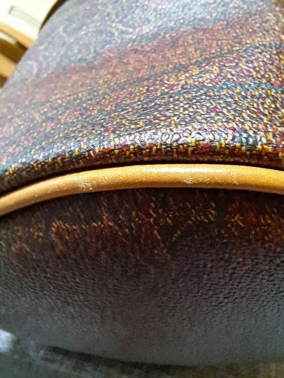 ETROバッグ（ブランドバッグ）の商品画像 - 査定依頼日：2025年3月16日 - 最高査定価格：2,000円