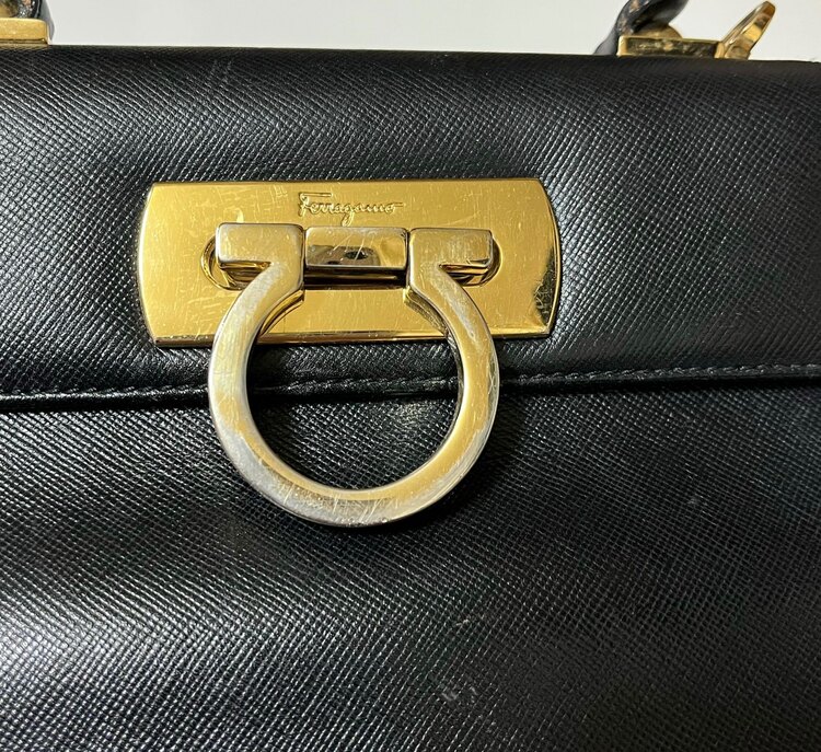 フェラガモ  （ブランドバッグ）の商品画像 - 査定依頼日：2025年4月5日 - 最高査定価格：40,000円