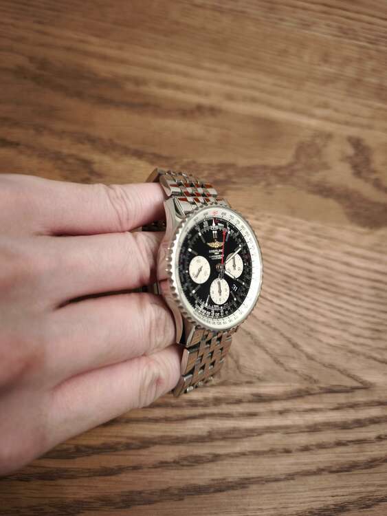 ブライトリング ナビタイマー AB0121（高級時計）の商品画像 - 査定依頼日：2025年4月7日 - 最高査定価格：500,000円