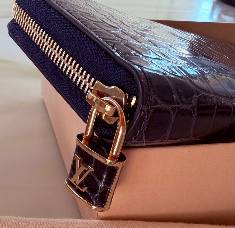 ジッピーウォレット ニロティカス（内側ゴートスキン） 紺色（ブランド財布・小物）の商品画像 - 査定依頼日：2026年3月17日 - 最高査定価格：100,000円