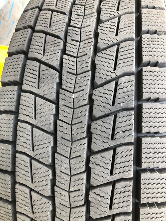 スタッドレスタイヤセット（カー用品）の商品画像 - 査定依頼日：2025年4月10日 - 最高査定価格：4,000円
