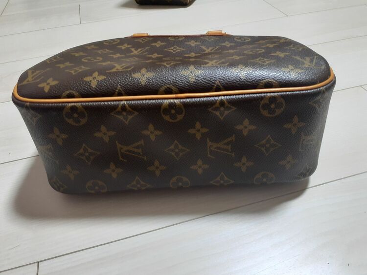 トゥルーヴィル（ブランドバッグ）の商品画像 - 査定依頼日：2025年11月15日 - 最高査定価格：70,000円