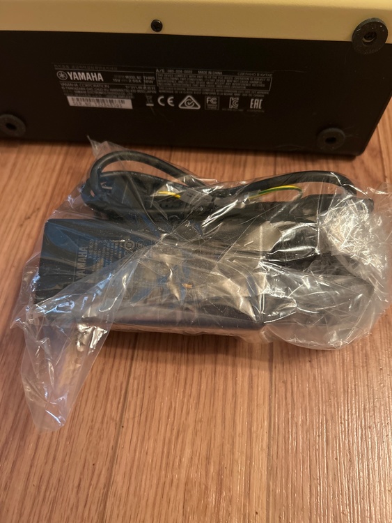 YAMAHA ギターアンプ THR5 T328485QS（ピアノ・楽器・PA機材）の商品画像 - 査定依頼日：2026年5月14日 - 最高査定価格：5,200円