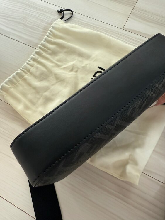 USDFE73005011（ブランドバッグ）の商品画像 - 査定依頼日：2025年1月8日 - 最高査定価格：90,000円