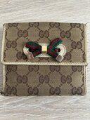 グッチの二つ折り財布（ブランド財布・小物）の商品画像 - 査定依頼日：2023年12月9日 - 最高査定価格：3,000円