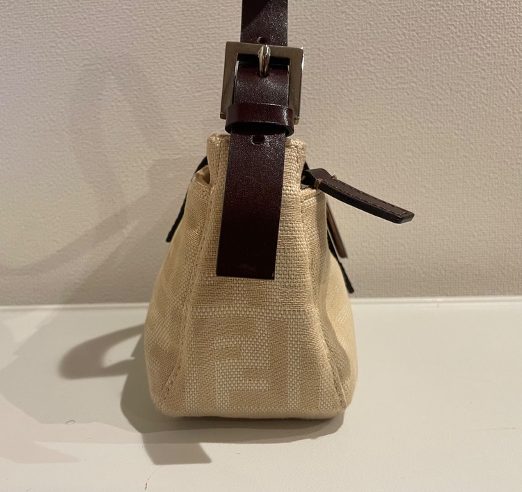 FENDI マンマバケット（ブランドバッグ）の商品画像 - 査定依頼日：2025年10月19日 - 最高査定価格：60,000円