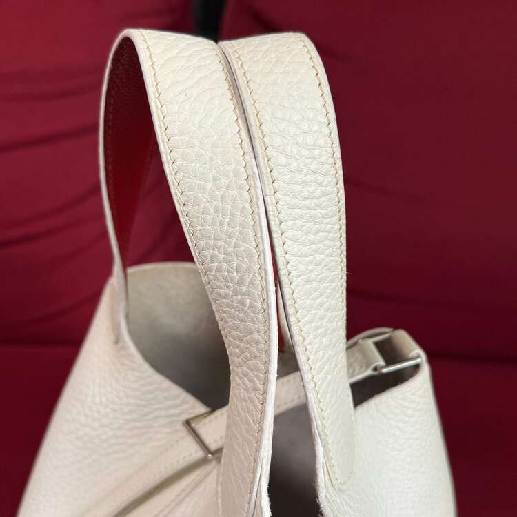 ピコタンPM ホワイト×ルージュ（ブランドバッグ）の商品画像 - 査定依頼日：2025年4月10日 - 最高査定価格：250,000円