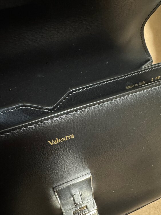 ヴァレクストラ  （ブランドバッグ）の商品画像 - 査定依頼日：2025年4月3日 - 最高査定価格：100,000円