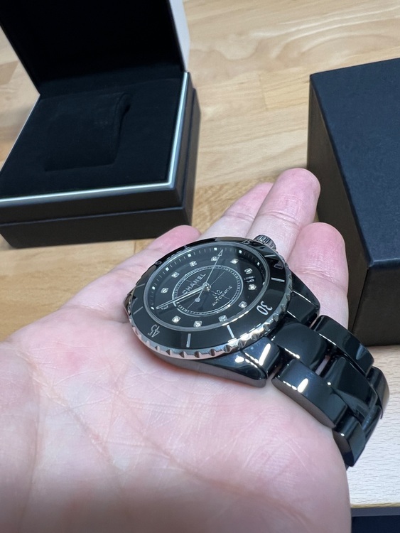 シャネル J12 H570（高級時計）の商品画像 - 査定依頼日：2025年10月26日 - 最高査定価格：650,000円