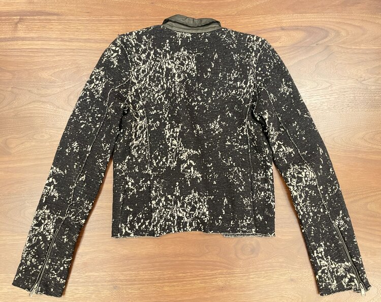 ディーゼルブラックゴールドジャケット（古着・ファッション）の商品画像 - 査定依頼日：2024年12月12日 - 最高査定価格：500円