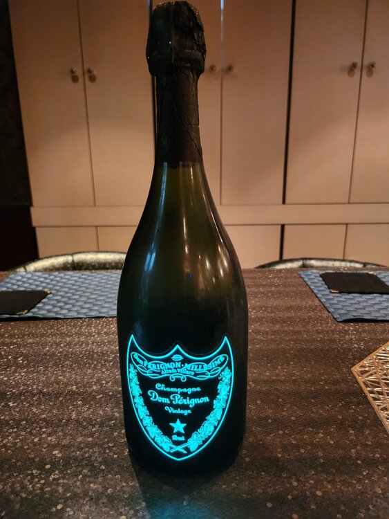 シャンパン ドン・ペリニヨン （お酒）の商品画像 - 査定依頼日：2026年3月29日 - 最高査定価格：20,000円
