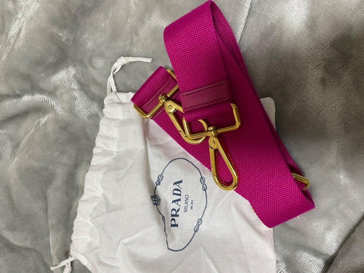 プラダ カナパトート Mサイズ（ブランドバッグ）の商品画像 - 査定依頼日：2025年6月2日 - 最高査定価格：65,000円