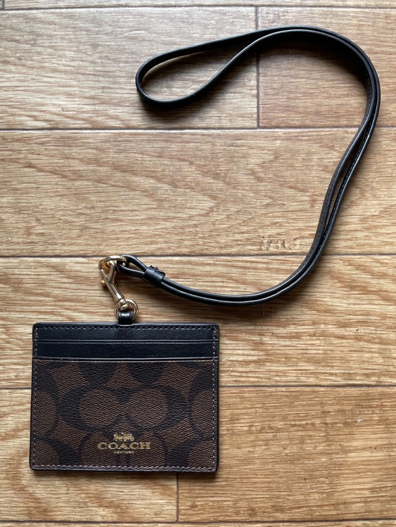 コーチシグネチャーパス入れ（ブランド財布・小物）の商品画像 - 査定依頼日：2025年6月16日 - 最高査定価格：3,800円